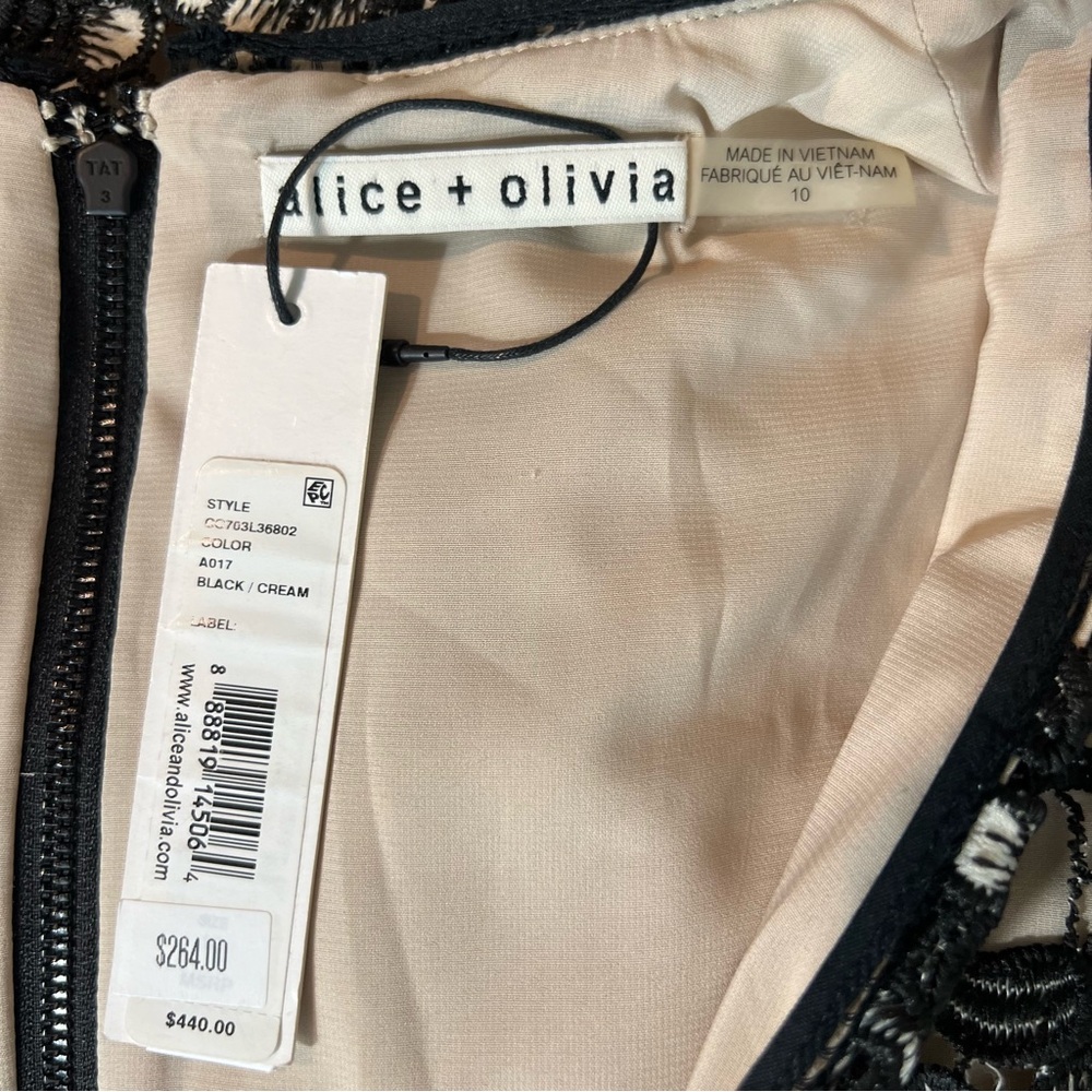 Alice + Olivia Tinsley Black Cream Floral Lace V-Neck Short Sleeve Romper 10 NEW - Picture 6 of 8